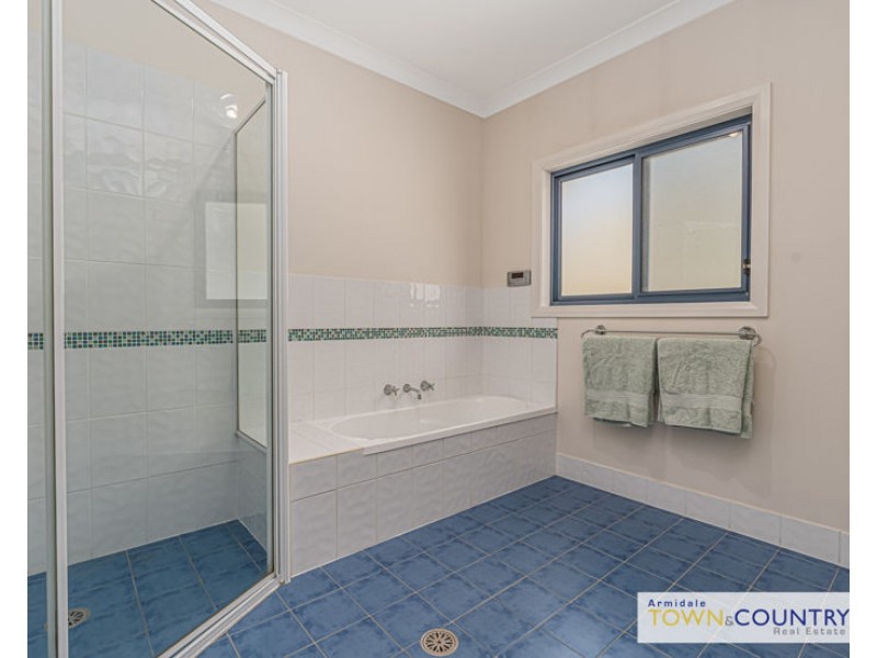33 Yellowbox Drive, Armidale NSW 2350