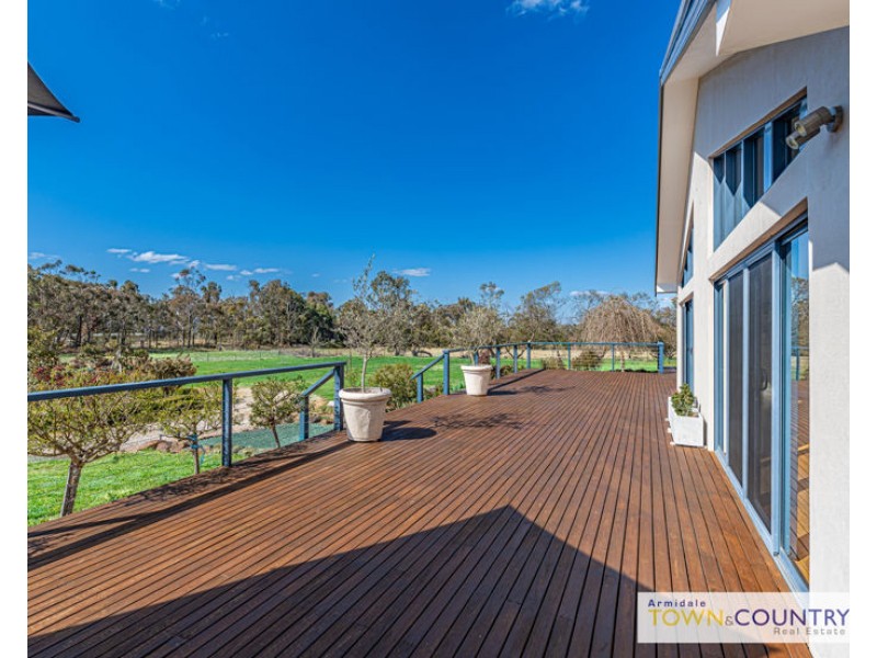 33 Yellowbox Drive, Armidale NSW 2350