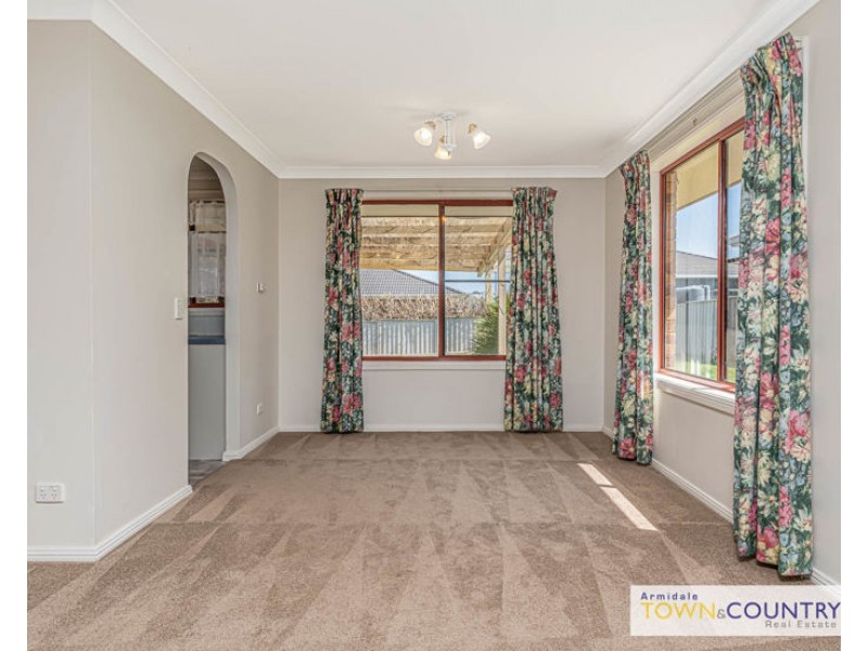 94 Fittler Close, Armidale NSW 2350
