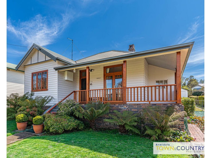 111 Kirkwood Street, Armidale NSW 2350