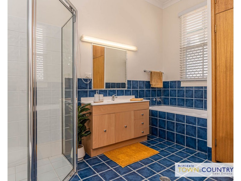 111 Kirkwood Street, Armidale NSW 2350