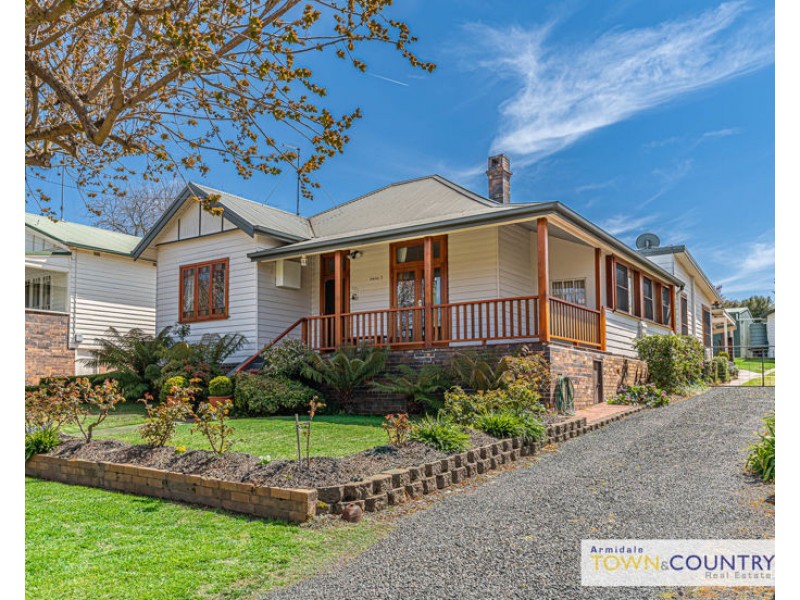 111 Kirkwood Street, Armidale NSW 2350