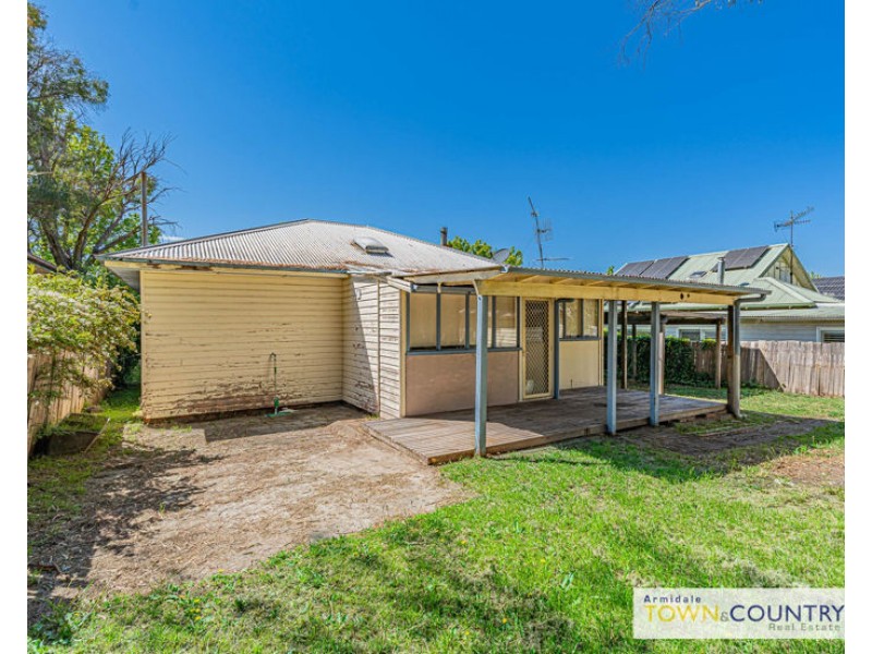 64 Taylor Street, Armidale NSW 2350