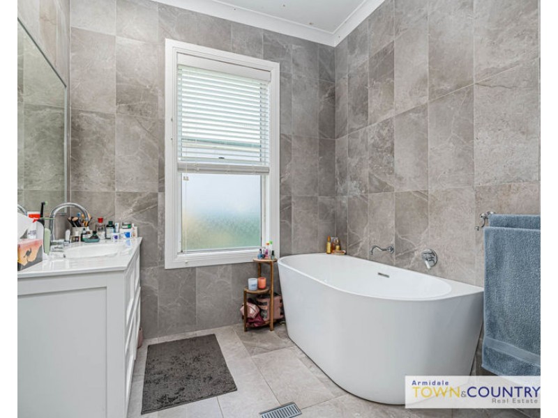 15 Crescent Street, Armidale NSW 2350