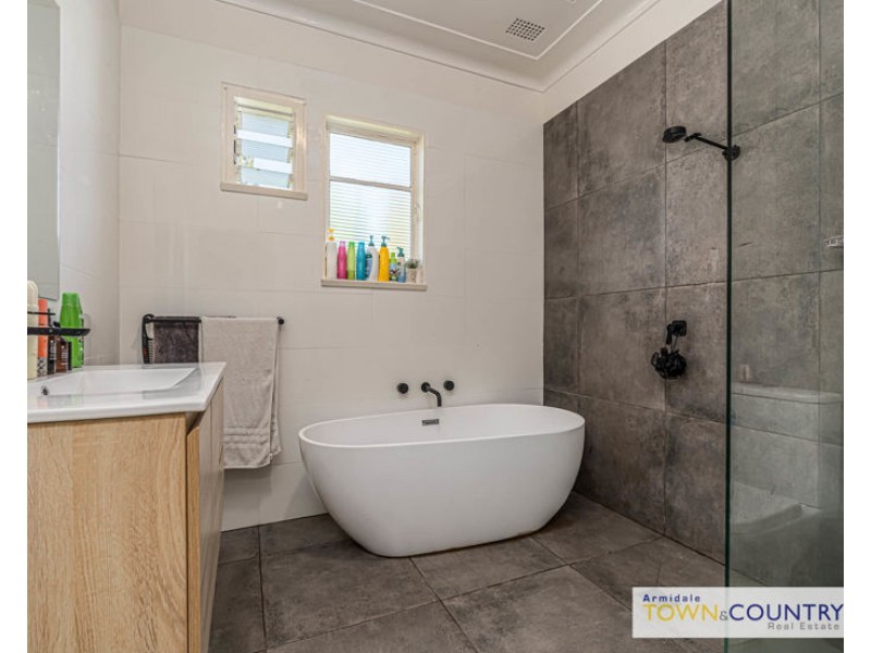 60 Mossman Street, Armidale NSW 2350