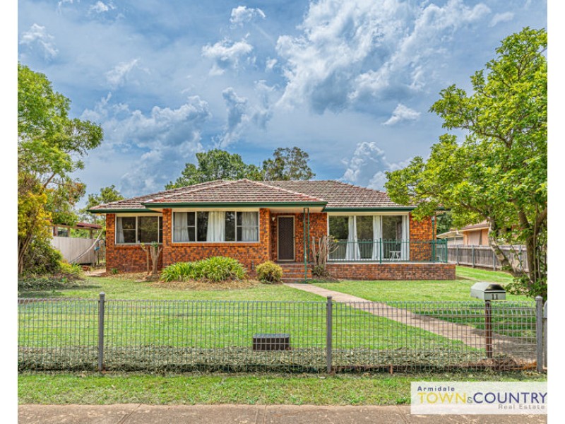 11 Duval Street, Armidale NSW 2350