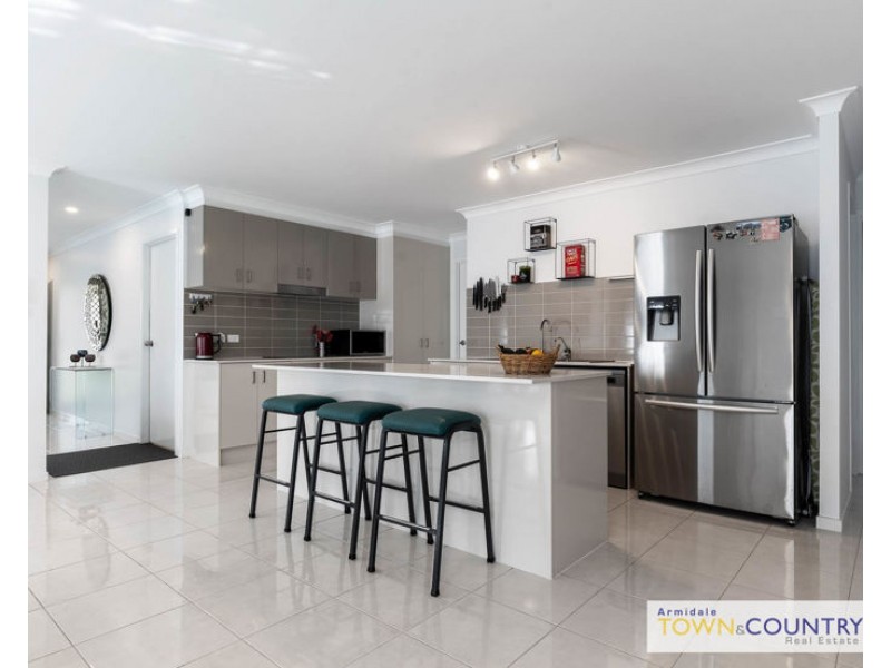 16 Claret Ash Drive, Guyra NSW 2365