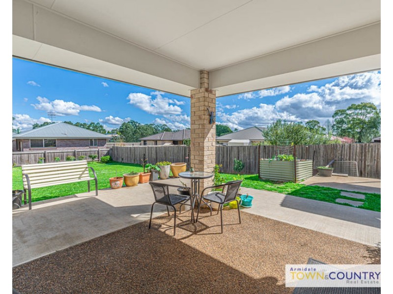 16 Claret Ash Drive, Guyra NSW 2365