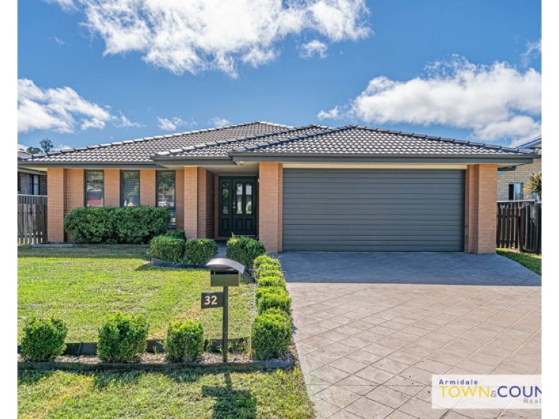 32 Albion Close, Armidale NSW 2350