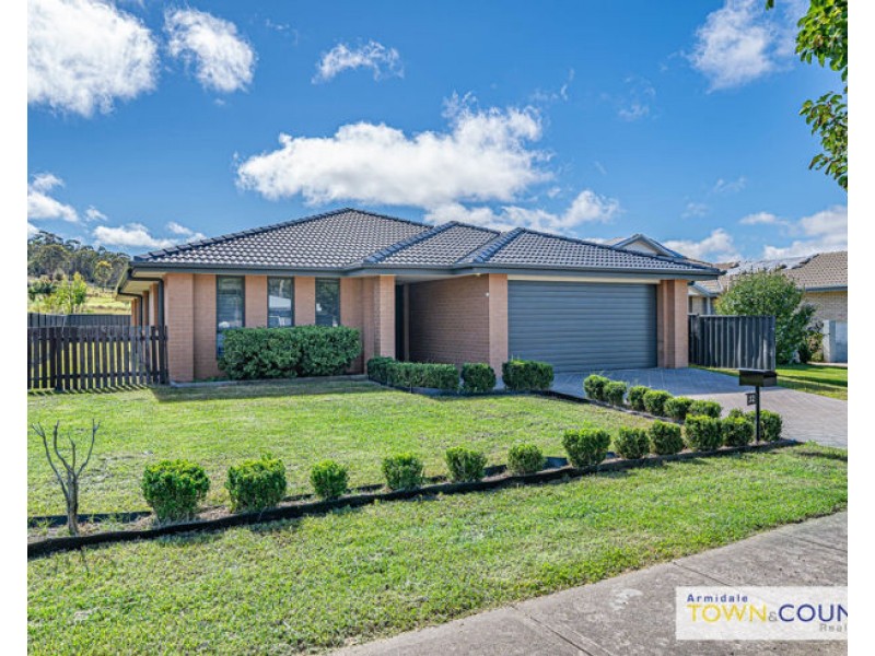 32 Albion Close, Armidale NSW 2350
