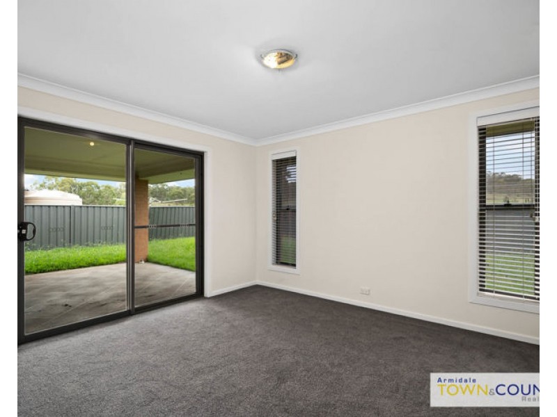 32 Albion Close, Armidale NSW 2350