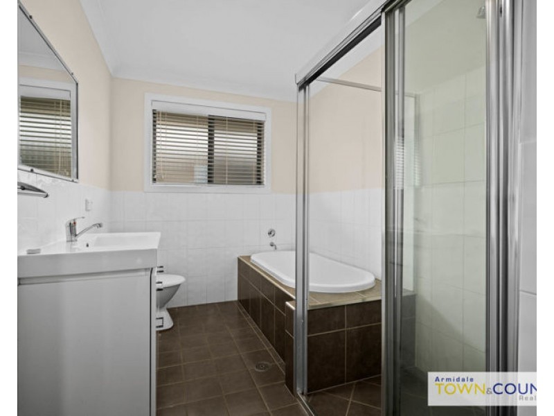 32 Albion Close, Armidale NSW 2350