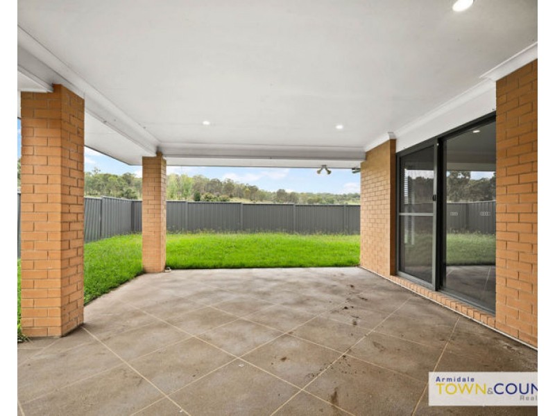 32 Albion Close, Armidale NSW 2350