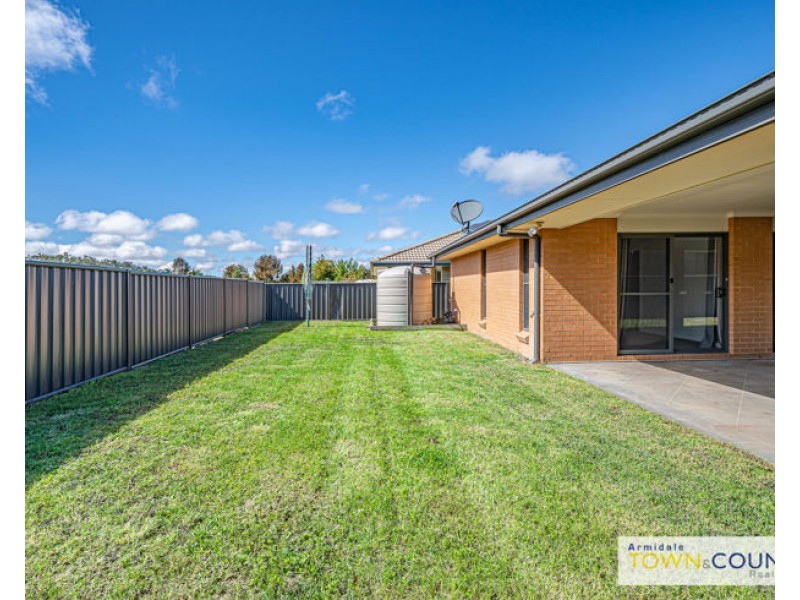 32 Albion Close, Armidale NSW 2350