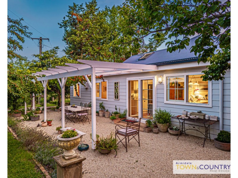 37 Herbert Park Road, Armidale NSW 2350