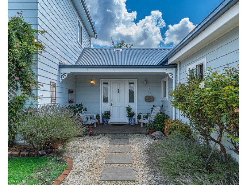 37 Herbert Park Road, Armidale NSW 2350