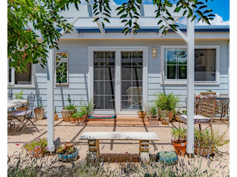 37 Herbert Park Road, Armidale NSW 2350