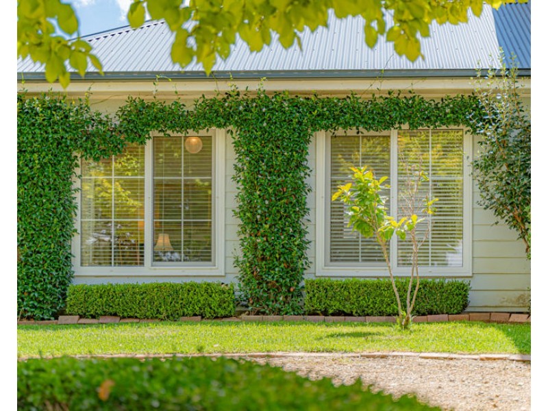 37 Herbert Park Road, Armidale NSW 2350