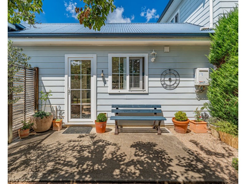 37 Herbert Park Road, Armidale NSW 2350
