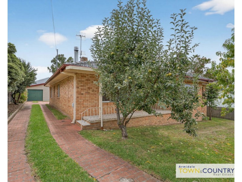 9 College Ave, Armidale NSW 2350