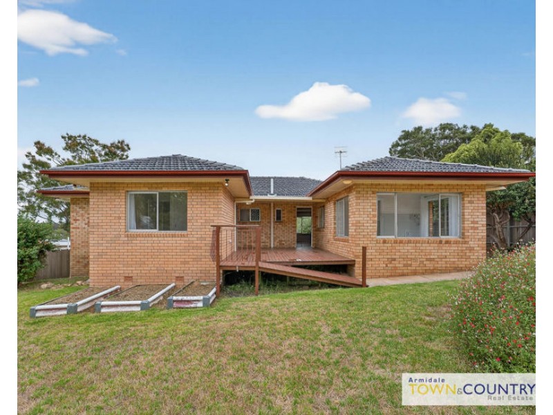 9 College Ave, Armidale NSW 2350