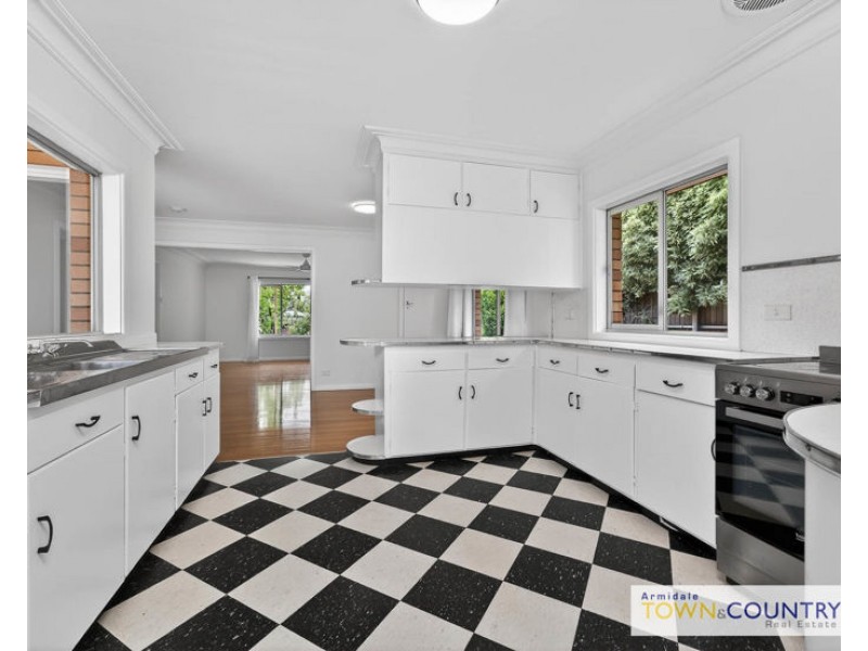 9 College Ave, Armidale NSW 2350