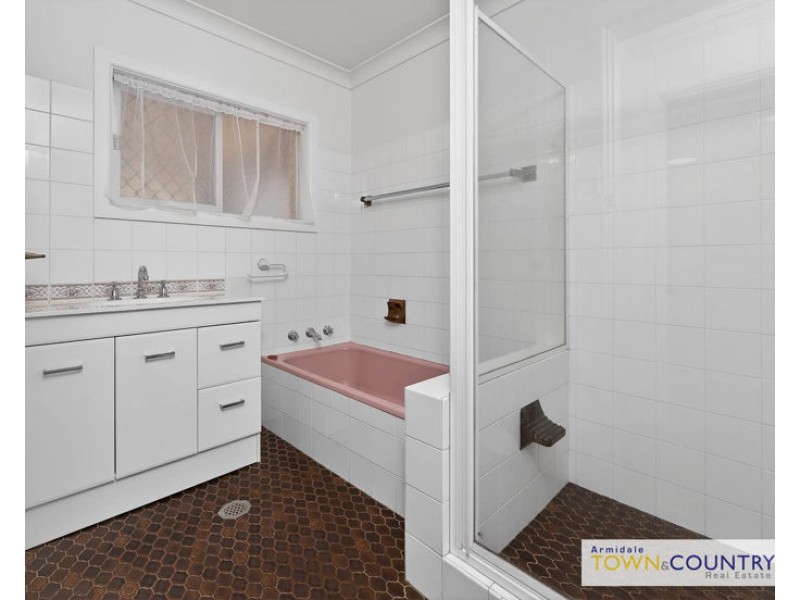 9 College Ave, Armidale NSW 2350