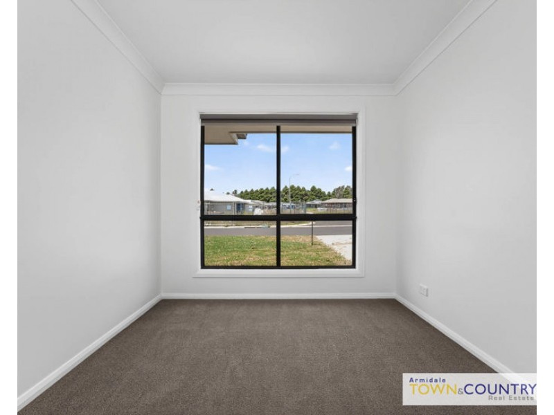 1/13 Sunrise Crescent, Armidale NSW 2350