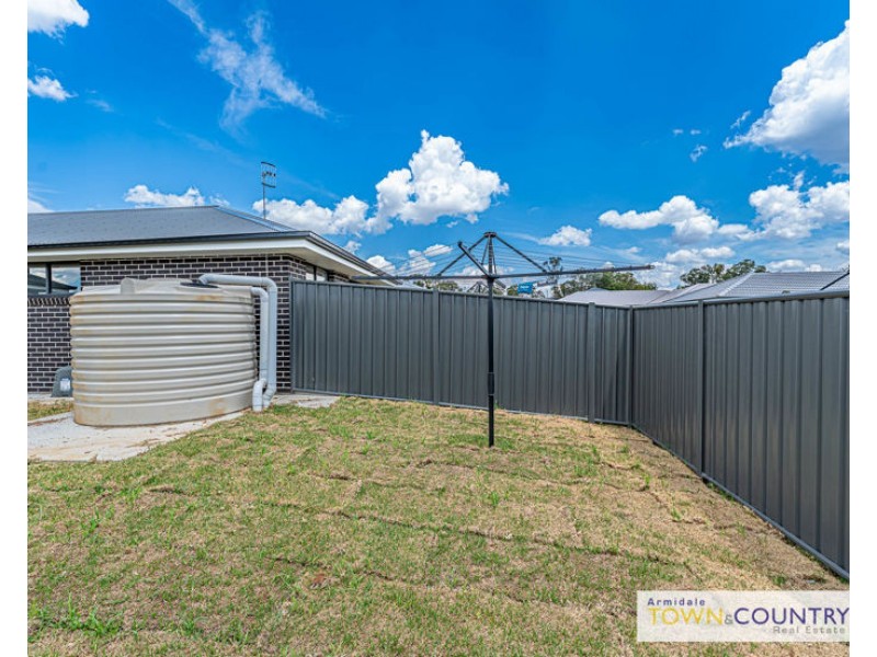 1/13 Sunrise Crescent, Armidale NSW 2350