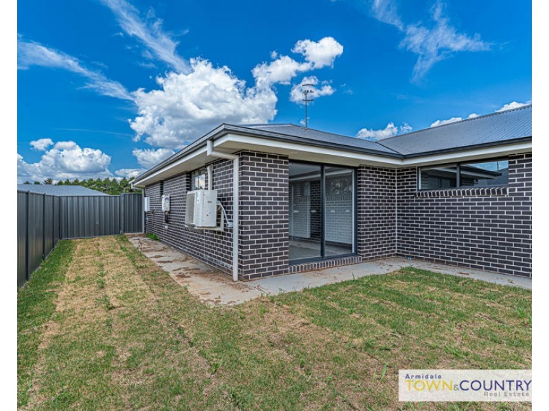 1/13 Sunrise Crescent, Armidale NSW 2350