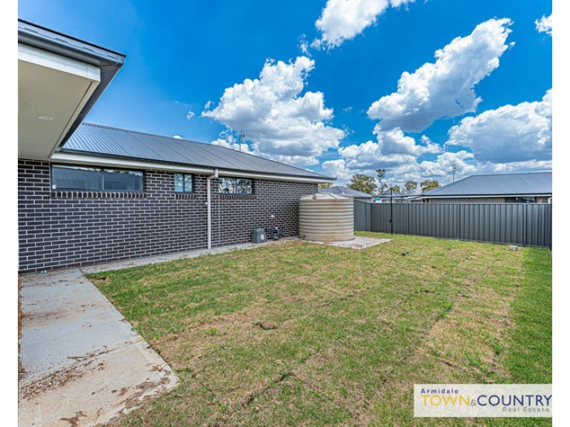 1/13 Sunrise Crescent, Armidale NSW 2350