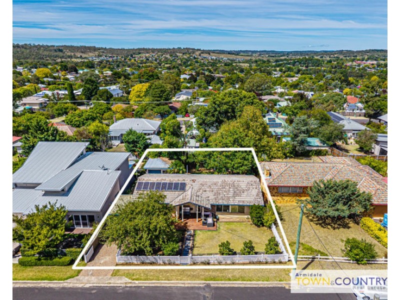 9 Laurence Avenue, Armidale NSW 2350