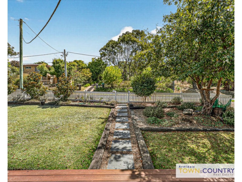 9 Laurence Avenue, Armidale NSW 2350