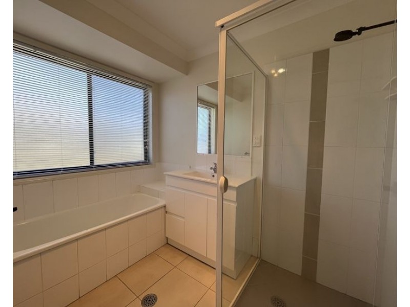 16 Earle Page Drive, Armidale NSW 2350