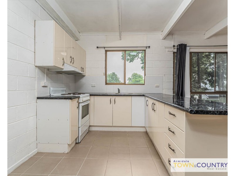 2/18 Nyssa Street, Armidale NSW 2350