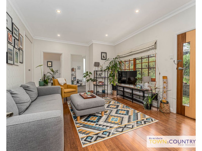 27 Laurence Avenue, Armidale NSW 2350