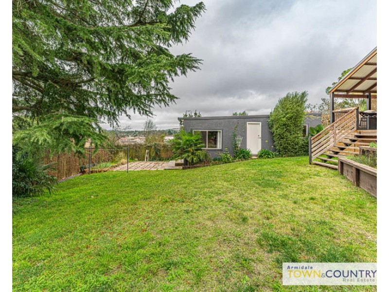 27 Laurence Avenue, Armidale NSW 2350