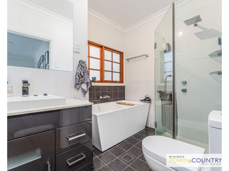 27 Laurence Avenue, Armidale NSW 2350