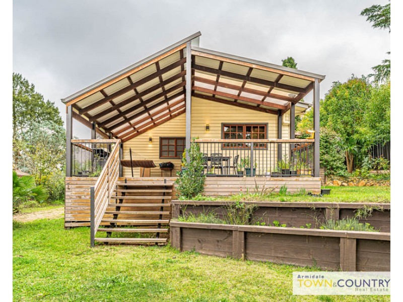 27 Laurence Avenue, Armidale NSW 2350