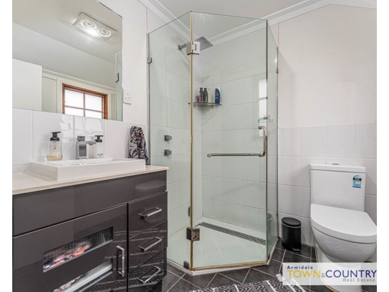 27 Laurence Avenue, Armidale NSW 2350