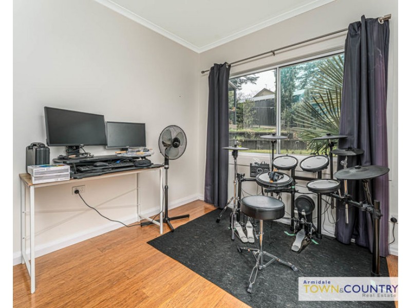 27 Laurence Avenue, Armidale NSW 2350