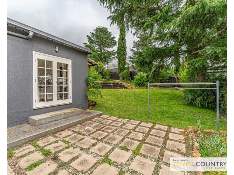 27 Laurence Avenue, Armidale NSW 2350
