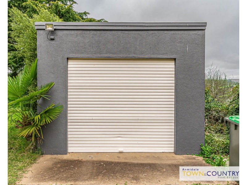 27 Laurence Avenue, Armidale NSW 2350