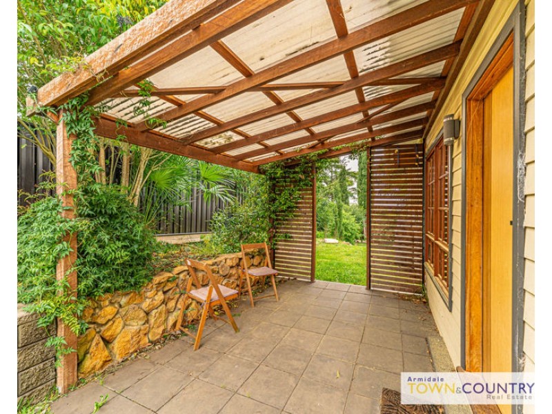 27 Laurence Avenue, Armidale NSW 2350