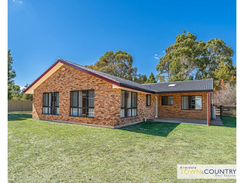 25 Wattle Drive, Armidale NSW 2350