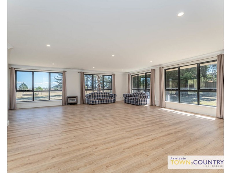 25 Wattle Drive, Armidale NSW 2350