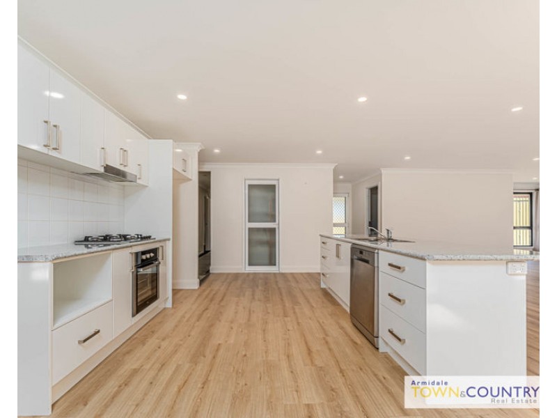 25 Wattle Drive, Armidale NSW 2350