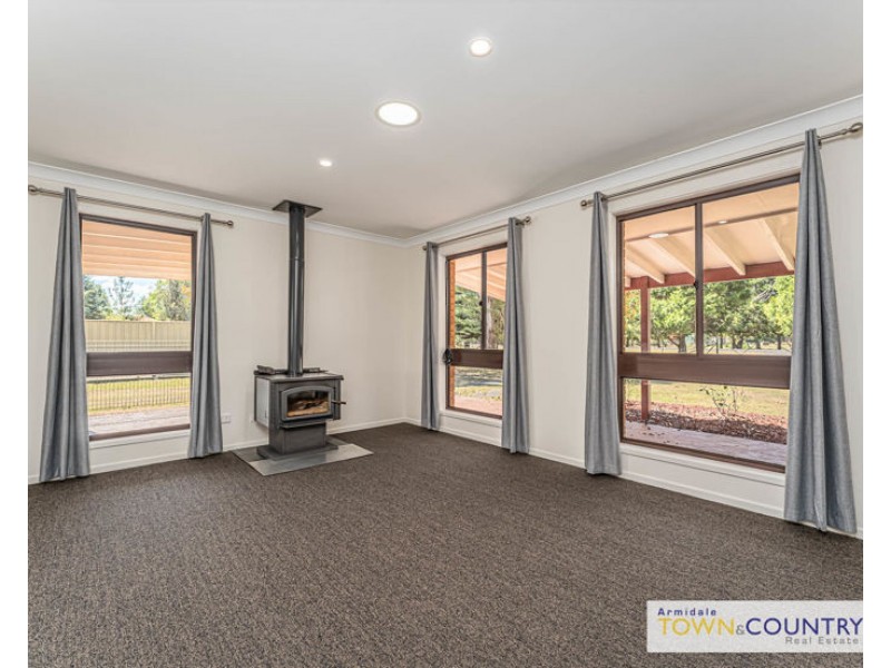 25 Wattle Drive, Armidale NSW 2350