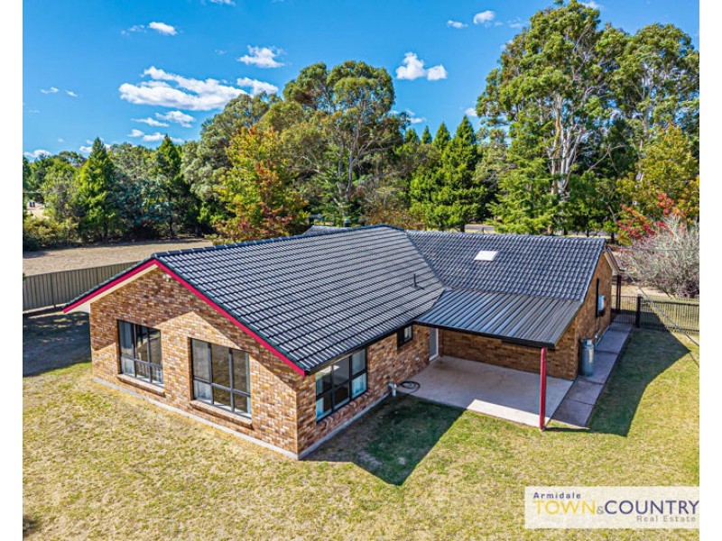 25 Wattle Drive, Armidale NSW 2350