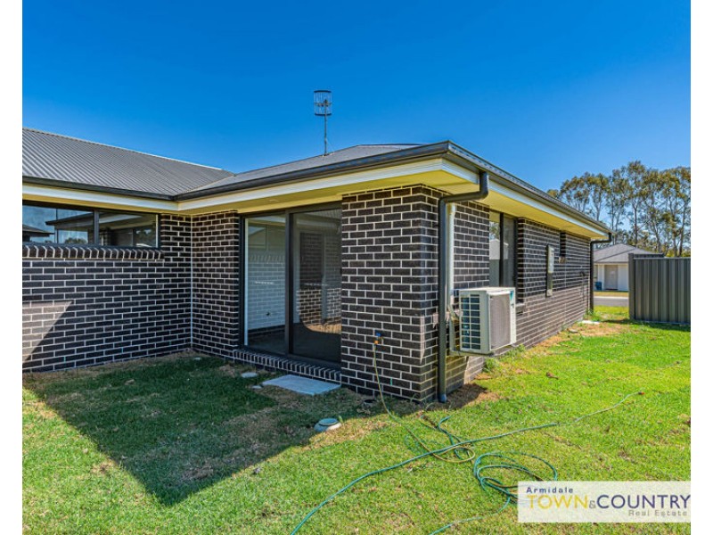 1/17 Sunrise Crescent, Armidale NSW 2350